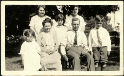 Wagner Family c1925-26 F.jpg (244640 bytes)